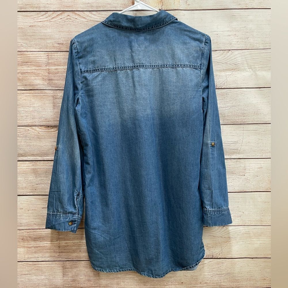 CHICOS CHAMBRAY TUNIC IN BLUE - Picture 4 of 5